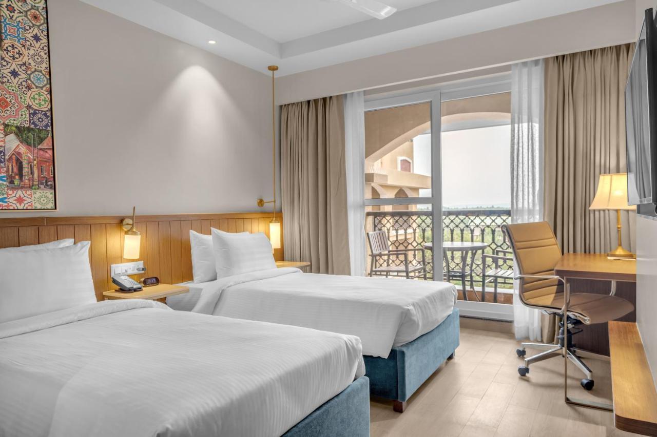 Hotel Fairfield By Marriott Goa Calangute Esterno foto