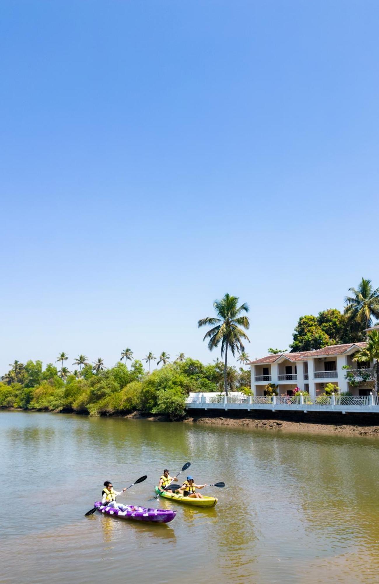 Hotel Fairfield By Marriott Goa Calangute Esterno foto