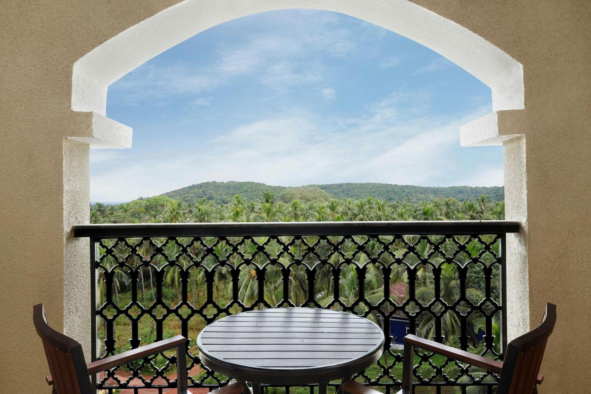 Hotel Fairfield By Marriott Goa Calangute Esterno foto
